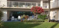 2 Min Walk to the Beach.... 5 Min Drive to the Cruise Ships! Excellent Location!