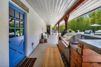 Private gated home, pool/hot tub, bbq, beach, families, summer vacation.