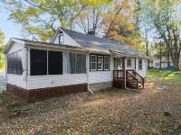 Family Friendly  Lakefront -  Dock & Game Room Perfect for Relaxation and Fun
