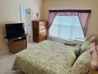 Southern Comfort - fenced-in backyard near downtown Ocean Springs & beaches!