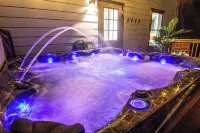 Lux Home, Hot Tub, Firepit, Game & Movie Rooms, Boone-12Min