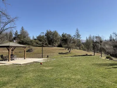 A gorgeous bedroom/bath w/private entry.  Yosemite/Bass Lake/Sequoia Parks.