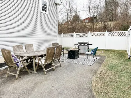 Cozy Comforts! Country living at its finest - just 10 min to downtown Middletown