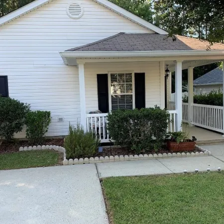 Pet friendly 1,150 sqft one story, 3 bedrooms, 2 full bath home