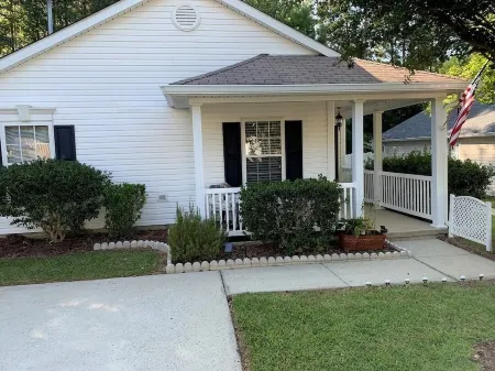 Pet friendly 1,150 sqft one story, 3 bedrooms, 2 full bath home