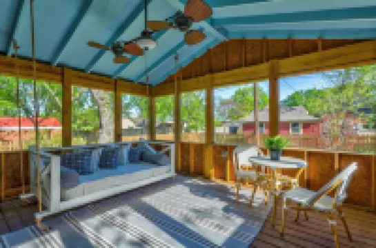 Large luxury Home - Walk to Campus/Stadium in the Heart of Norman