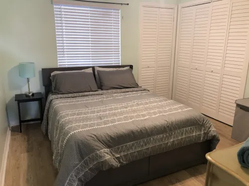 Cozy Condo 1 block to the beach