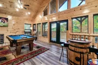 HUGE Heated Indoor Pool, 2 King Beds, Arcades, Fire Pit, Fast Wi-Fi