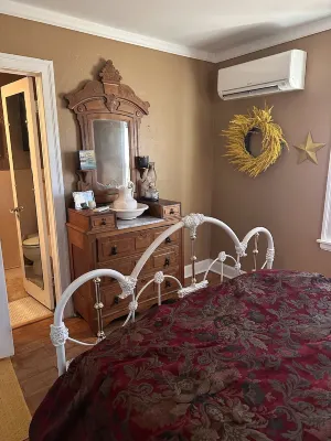 Cozy, Historic Route 66 Casita with beautiful courtyard