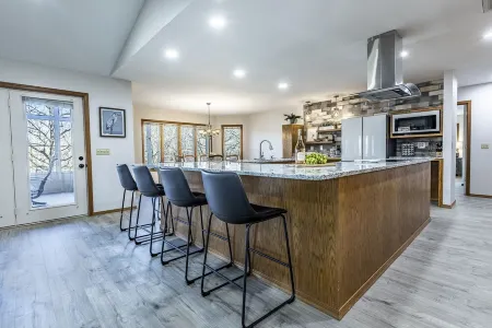 3bd Tranquil Lakefront Escape, Private Dock