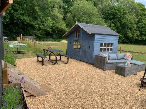 Shepherds Hut with Scandinavian Hot Tub and hydromassager Hotel a Sway