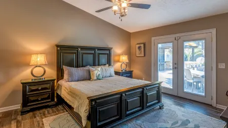 This is the one! Coastal dream 4 min to the beach Отели в г. Аппер-Гранд-Лагун