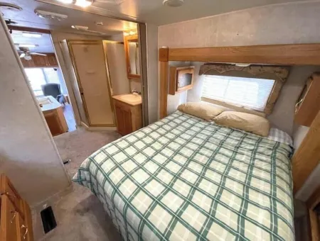 RV#3, 3 slides, covered deck, lake activities