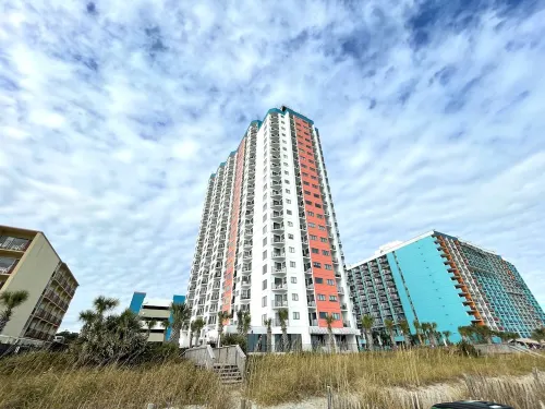FANTASTIC OCEAN VIEWS FROM A BEAUTIFUL OCEAN FRONT CONDO!