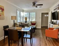 Green Door...:Renovated Cozy Cottage Centrally Located