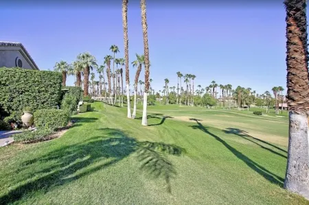 Palm Valley .. Relaxed Getaway, Pools and Sunsets! Отели в г. Палм-Дезерт