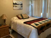 Best Fishing  in Clearlake Oaks at the Bass house. . . By the water. 萊克縣酒店