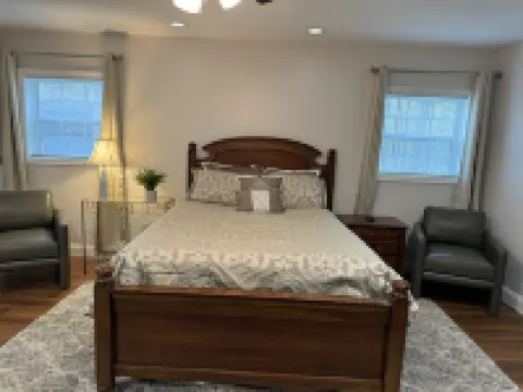 Great location, country living in the city.  Close distance to Williamsburg