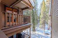 Wonderful 3 Bed, 3 Bath Condo, River and Forest Views, Steps from Shuttle.