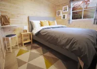 Luxury Scandi Cabin On A Hill, With Stunning Views Across Cornwall >NEAR ST IVES