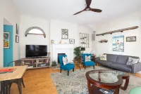 1850’s Charleston Treasure - Apartments