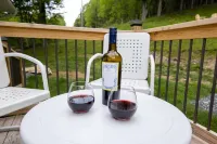 Inviting Mtn Retreat! Fire Pit+Grill~WiFi~Near Avl~ 3 Mins to Hatley Pointe!