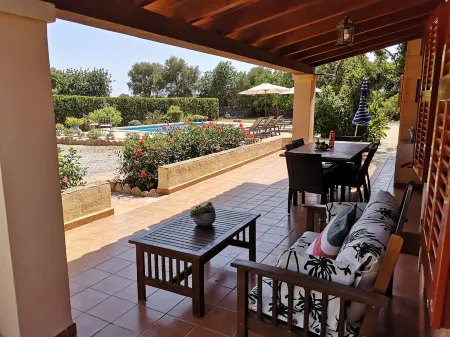 Perfect villa with pool and garden near the beach Отели рядом с достопримечательностью «Castillo de Santueri»