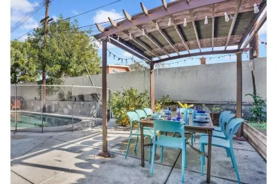 Orange Oasis 🍊- 10min to Disneyland 🎡Spacious Pool home UCI 메디컬 센터 주변 호텔