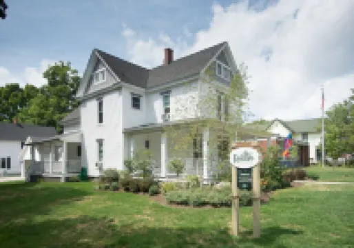 Charming Resort in the Heart of Bemus Village on CHQ Lake