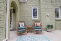 Newly Restored 2BR Heights Cottage