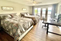 Massive Lakehouse - Infinity Pool, Hot Tubs, Dock, Firepit