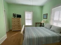 Charming 1930's house only a few blocks from the St. Johns River! Hotels in Welaka