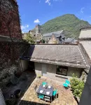 Beautiful renovated apartment with courtyard