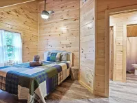 Secluded 6-bedroom Log Cabin Nestled in the Pines Hotels in Marion Township