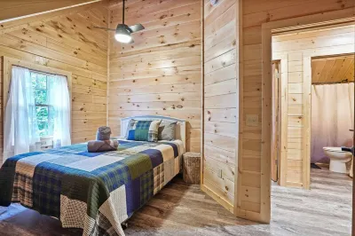 Secluded 6-bedroom Log Cabin Nestled in the Pines
