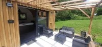 Chalet Avec Bain à Remous Privatif Près du Canal