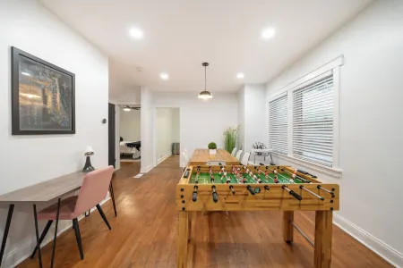 Spacious 5-bedroom house with movie room, game room and more!