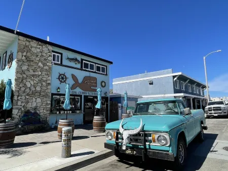 MODERN SILVER STRAND BEACH HOUSE STEP2SAND SLEEPS 10