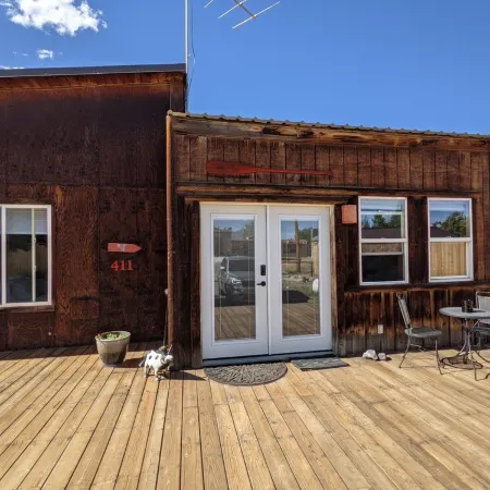 Calamity Jane's Hideaway 1-Bedroom, 1-Bath, Huge Deck, Close to Main Street