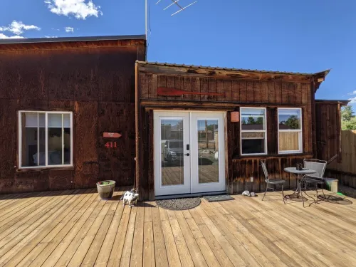 Calamity Jane's Hideaway 1-Bedroom, 1-Bath, Huge Deck, Close to Main Street