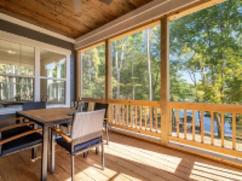 New waterfront house on Lake Norman/private dock 폴스타운 호텔