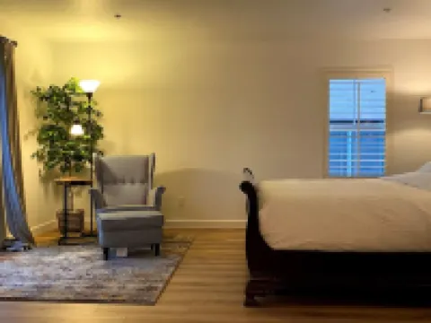 Golf course house with 2 master bedrooms 方塔納酒店