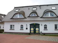 Exclusive apartment with garden and fireplace near the beach Hotels in Zingst