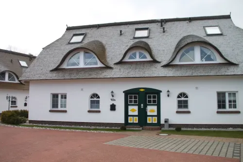 Exclusive apartment with garden and fireplace near the beach