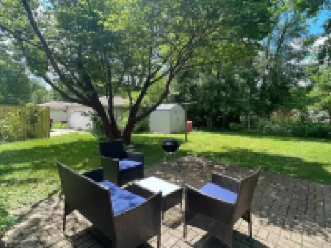 Beautiful and updated place to stay in a quiet neighborhood of Munster Indiana. Hotéis em Munster