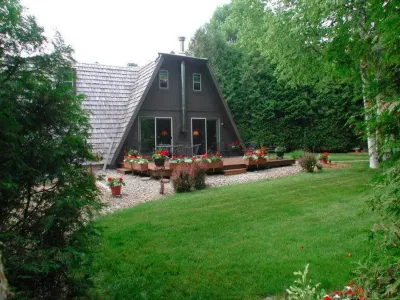 Bailey's Harbor Cabin Secluded in Woods,Walking distance to Kangaroo Lake-DUPLEX