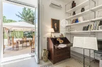 Villa for 12/14 people garden, pool, bbq, 100 meters from the sea, A / C, wi-fi Hotels in Donnalucata