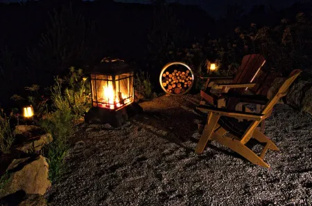 "Cozy Secluded Tiny House with Mountain Views, Short Walk from Parking"