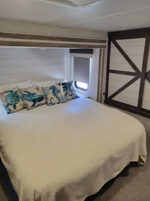 Couples paradise-king bed/AC/kayaks for your use/fishing/snorkeling/diving