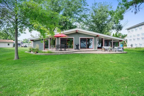 Luxury on the Lake: Southwest Michigan Retreat!